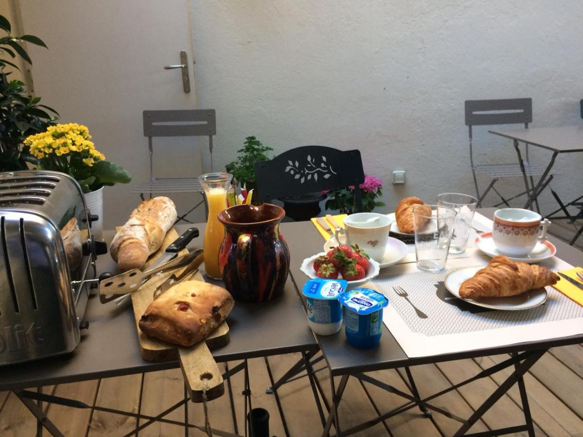 טונון-לה-בן Hotel A La Tasse A Moustache מראה חיצוני תמונה